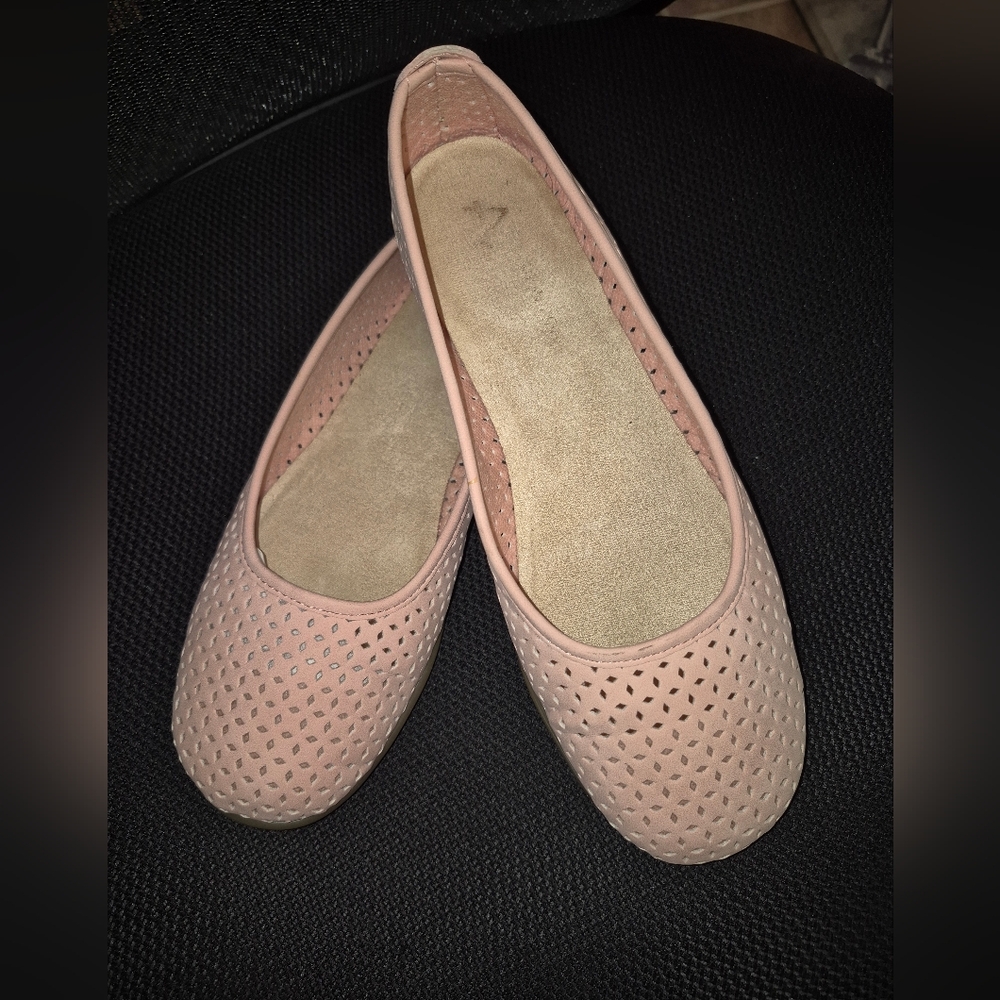 AEROSOLES Perforated Blush Pink Ballet Flats